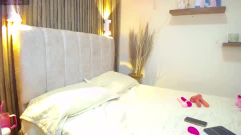 Snapshot of ashlye_hill chatting on October 1, 4:55 am Ashlye online show from October 1, 4:55 am