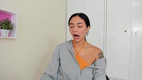Snapshot of asiam_brunet chatting on February 12, 1:16 pm Camila online show from February 12, 1:16 pm