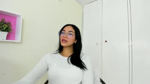 Snapshot of asiam_brunet chatting on January 28, 1:05 pm Camila online show from January 28, 1:05 pm