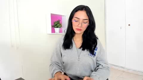 Snapshot of asiam_brunet chatting on January 3, 1:02 pm Camila online show from January 3, 1:02 pm