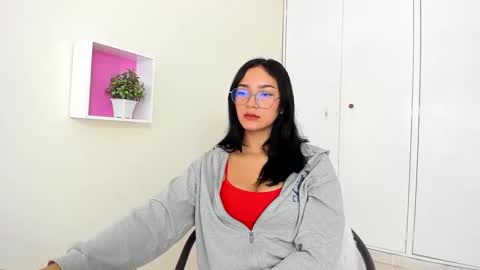 Snapshot of asiam_brunet chatting on February 17, 12:49 pm Camila online show from February 17, 12:49 pm