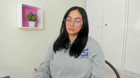 Snapshot of asiam_brunet chatting on March 3, 1:12 pm Camila online show from March 3, 1:12 pm
