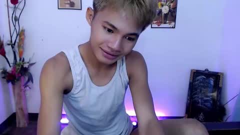Snapshot of asian_lover05 chatting on September 13, 7:16 pm asian_lover05 online show from September 13, 7:16 pm