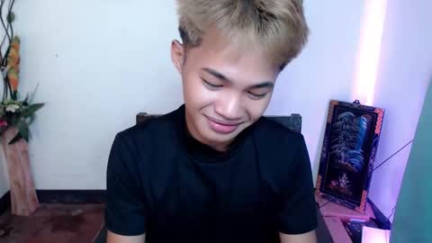 Snapshot of asian_lover05 chatting on September 27, 5:43 pm asian_lover05 online show from September 27, 5:43 pm