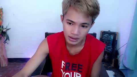 Snapshot of asian_lover05 chatting on September 15, 7:37 pm asian_lover05 online show from September 15, 7:37 pm