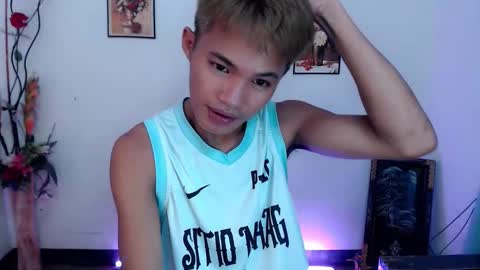 Snapshot of asian_lover05 chatting on September 9, 4:07 pm asian_lover05 online show from September 9, 4:07 pm