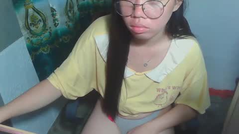 Snapshot of asian_rhean chatting on March 5, 12:05 am Rhean online show from March 5, 12:05 am