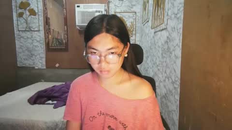 Snapshot of asian_rhean chatting on October 12, 5:44 am Rhean online show from October 12, 5:44 am