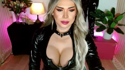 nicole online show from December 22, 7:42 pm