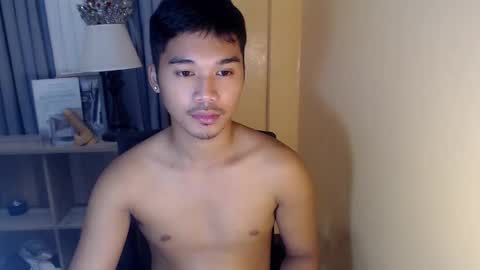 asianhunk_jamesx online show from October 12, 11:58 am