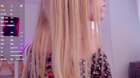 Snapshot of askcaroline chatting on March 8, 11:48 am Caroline online show from March 8, 11:48 am