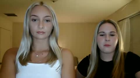 Snapshot of aspenaries chatting on December 11, 12:44 am Aspen Aries online show from December 11, 12:44 am