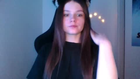 astradream_ online show from March 18, 10:37 pm