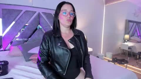 Astrid  online show from April 16, 2:33 am