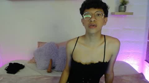 Atenea online show from May 13, 1:32 pm