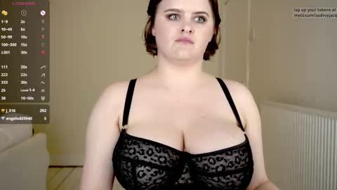 Snapshot of audreyjacq chatting on September 18, 7:40 pm Audrey Jacq online show from September 18, 7:40 pm