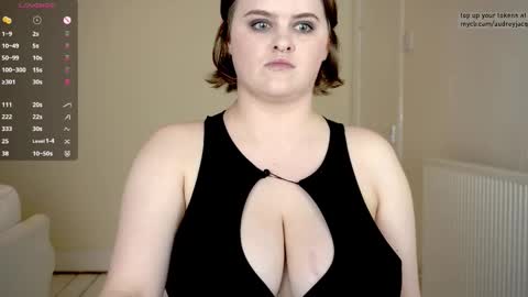 Snapshot of audreyjacq chatting on October 2, 4:50 pm Audrey Jacq online show from October 2, 4:50 pm