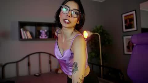  A U R A           online show from November 11, 4:03 am