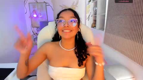 Snapshot of aurora_blis chatting on October 13, 2:30 pm aurora_blis online show from October 13, 2:30 pm