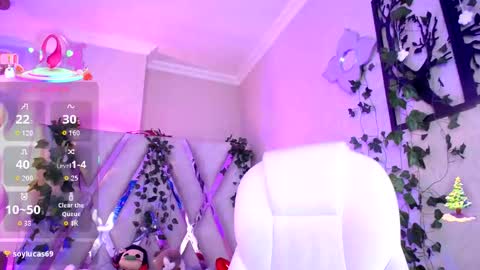 Aurora online show from November 30, 7:15 am