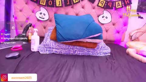 auroraa_miller online show from October 31, 1:22 pm