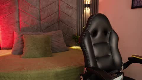 aurora online show from October 6, 7:42 pm