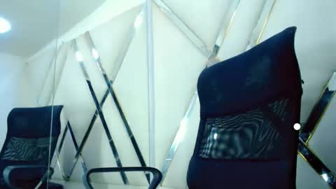 Snapshot of aurorarossx chatting on October 1, 7:13 pm Aurora online show from October 1, 7:13 pm
