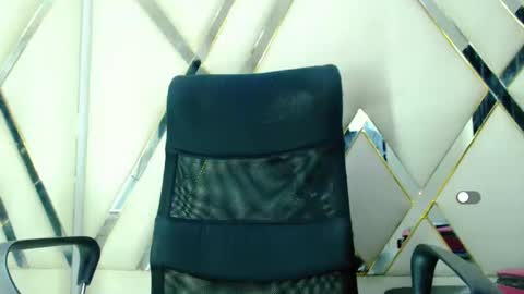 Snapshot of aurorarossx chatting on October 8, 6:47 pm Aurora online show from October 8, 6:47 pm