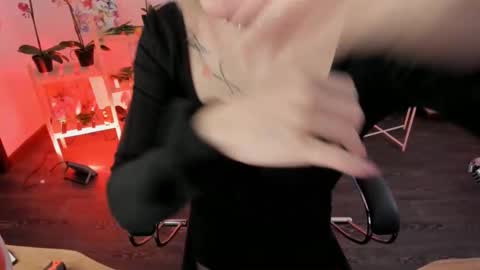 aurorawrenfield online show from January 15, 10:24 am