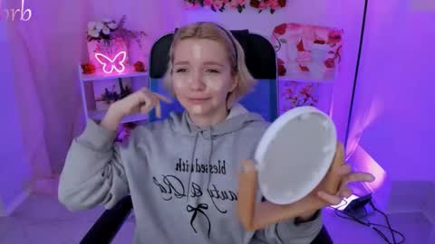 aurorawrenfield online show from November 3, 4:13 am