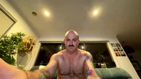 austintoner85 online show from April 23, 9:50 am