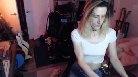 Ava online show from March 12, 9:40 pm