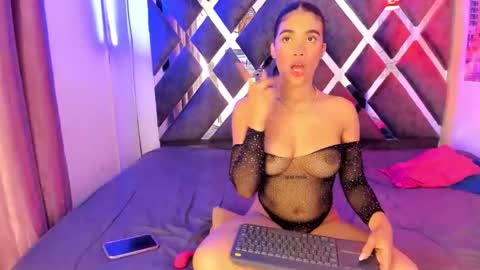 Snapshot of ava_wilde chatting on September 14, 8:21 pm Ava Wilde online show from September 14, 8:21 pm
