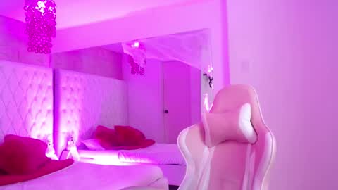 AVA online show from October 25, 10:43 pm