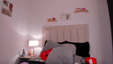 Avaline Help me reach 100 likes TRANSMISSION EVERY DAY FROM 39 PM online show from February 25, 5:08 am