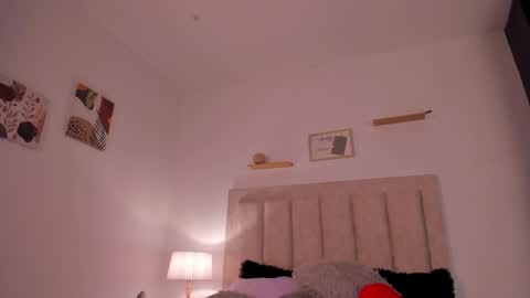 Avaline Help me reach 100 likes TRANSMISSION EVERY DAY FROM 39 PM online show from February 14, 3:22 am