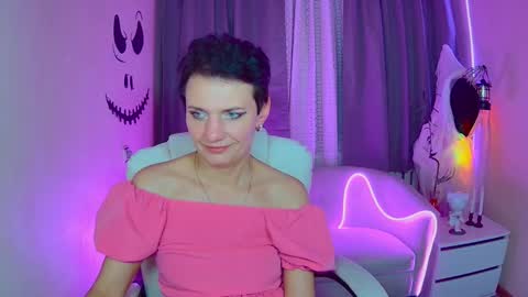 avasaturnian online show from October 27, 1:33 pm