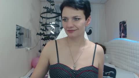 Snapshot of avasaturnian chatting on October 17, 12:42 pm avasaturnian online show from October 17, 12:42 pm