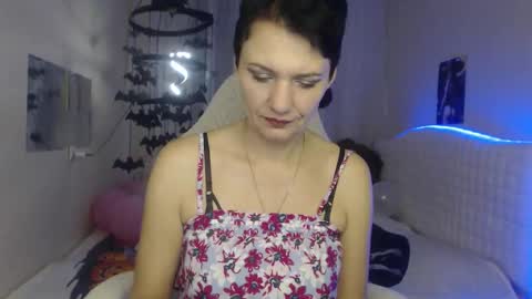 Snapshot of avasaturnian chatting on October 14, 12:19 pm avasaturnian online show from October 14, 12:19 pm
