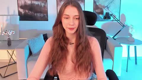 Snapshot of aveangela chatting on January 5, 3:45 pm Avie online show from January 5, 3:45 pm