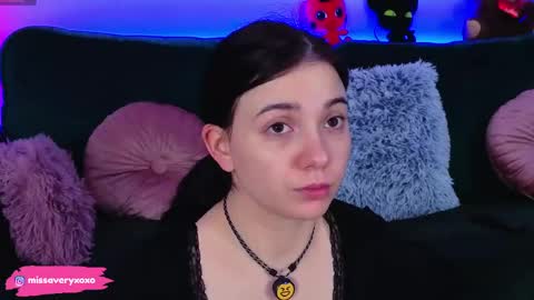 AveryWillow online show from April 5, 12:29 am