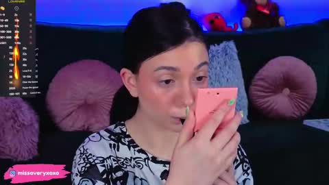 AveryWillow online show from March 28, 12:23 am