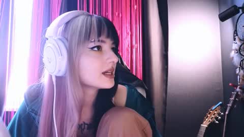 Snapshot of avi_nile chatting on September 16, 4:37 am Avriel online show from September 16, 4:37 am