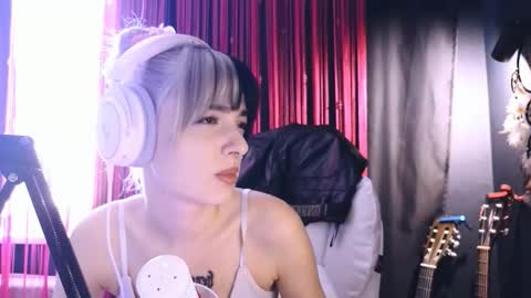 Snapshot of avi_nile chatting on October 16, 4:23 am Avriel online show from October 16, 4:23 am