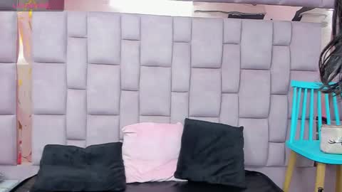 avi_thomsonn_ online show from April 24, 4:03 am