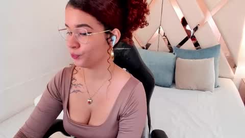 Avril  online show from February 12, 12:09 pm