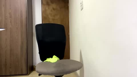 AndrewXxl independent online show from December 18, 12:39 am