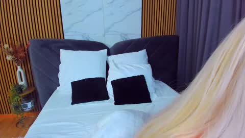 Ella online show from February 10, 5:03 am