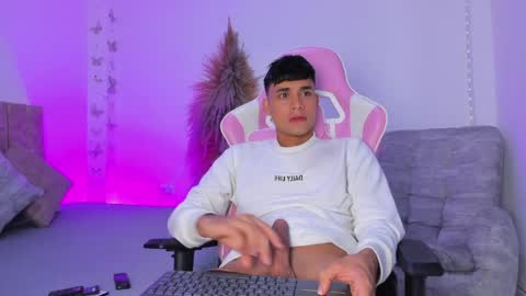 AXEL online show from May 17, 12:03 pm