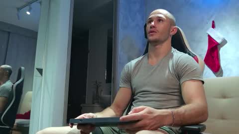 Axel Fairchaild online show from December 17, 12:34 pm